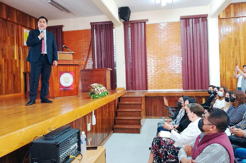 Capacita UATx a estudiantes sobre fiscalización de recursos públicos